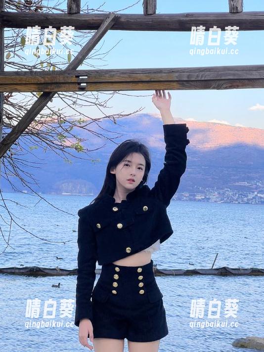 秀人网 - 高清程开心JK写真绝美合集：每一帧都是少女心的完美呈现.txt
