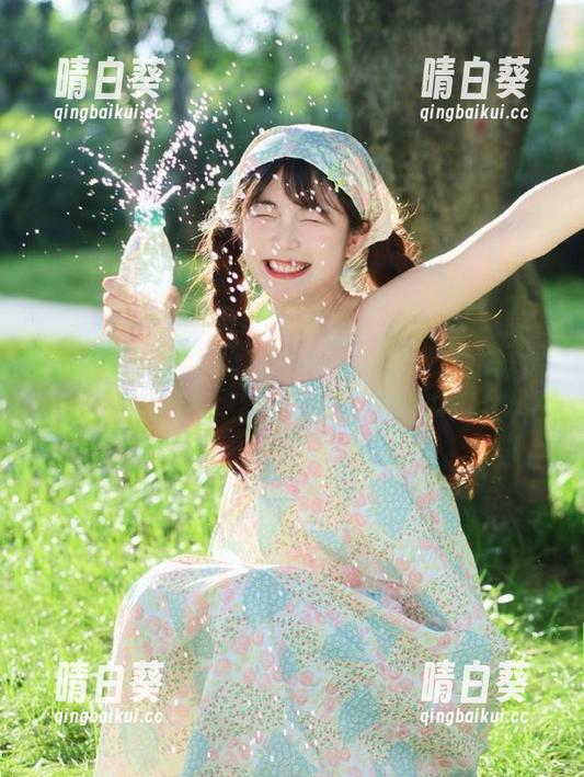 秀人网 - 体验美七Mia的视觉盛宴，探索《油亮》作品原图背后的故事.txt