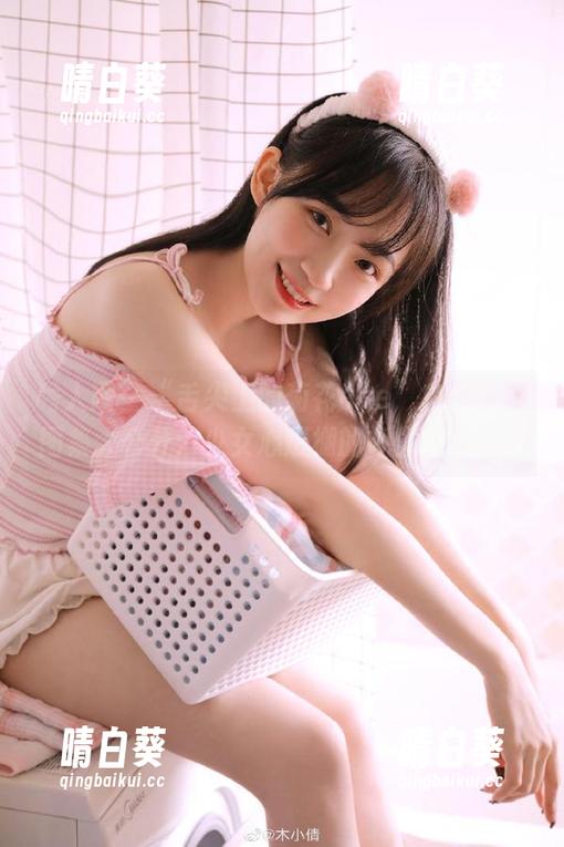 秀人网 - “舌尖上的菊花ace”白色私房图集大公开：少女心爆棚的视觉盛宴.txt