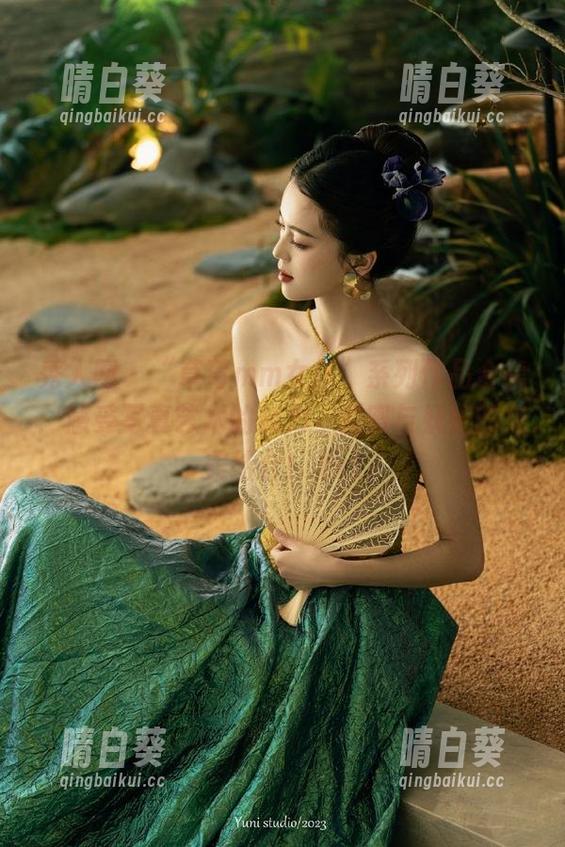 秀人网 - “草莓mm女仆”系列作品合集：感受写真艺术的魅力，甜蜜与妩媚的完美结合！.txt