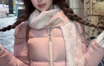 秀人网 – 探索菲儿beauty的泳衣作品集分享，感受海边的无限魅力与风情.txt
