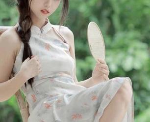 秀人网 – 诺诺Nono少女套图：每一帧都在诉说故事，带你探索青春的微妙瞬间.txt