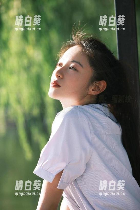 秀人网 - 谢小蒽的透明写真全集：细腻纹理中绽放个性的独特魅力.txt