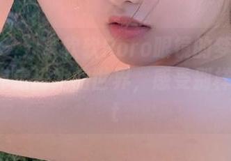 秀人网 – 分享软软Roro眼镜的梦幻写真集：让你走进她的世界，感受别样魅力.txt
