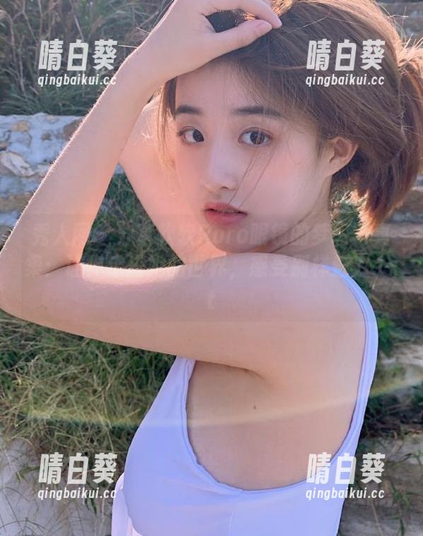 秀人网 - 分享软软Roro眼镜的梦幻写真集：让你走进她的世界，感受别样魅力.txt
