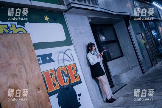 秋和柯基的新作发布：网盘中珍藏的写真《荷光者梵蒂》等你来欣赏.txt