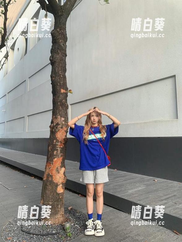微密圈 - 粉色的猪陈佩奇的修女写真：传统与现代交织下的梦幻时刻图片.txt