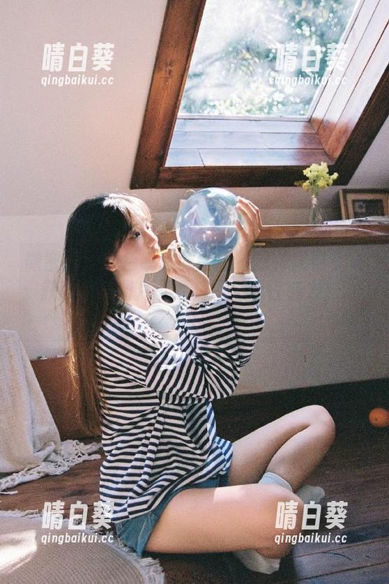 微密圈 - 紫色哒豚豚高跟鞋独特风格写真：获取精美图片下载，尽显个性魅力！.txt