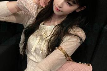 微密圈 – 细腻与柔美并存，“紫色哒豚豚”丝袜写真套图引爆你的眼球！.txt