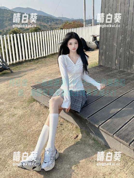 网红馆 - 一起走进果儿Victoria的温柔幻想，原图写真带你感受纯真岁月.txt