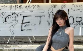 美媛馆 – 学姐杨晓青儿的写真原图，照片中有你没见过的她！.txt