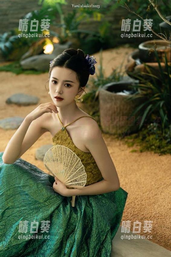 舞蹈生日记 - 舒静女王优雅美图图集：在镜头下绽放自我风采.txt
