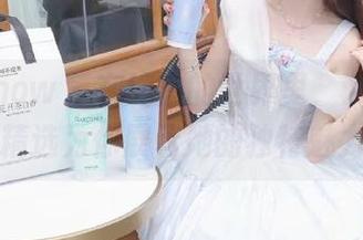 花漾show – 在纯白的世界里，玥儿玥er美图精选为你展示她的独特魅力.txt