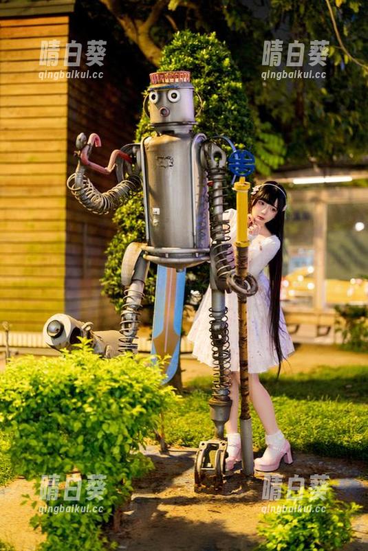 在万圣节的夜晚，落落Raku打造的惊艳cos套图带你沉浸灵异气氛！.txt