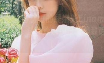 蜜桃社 – 不容错过的缇娜美Tinami裤里丝写真套图，让你心跳加速的极致诱惑.txt