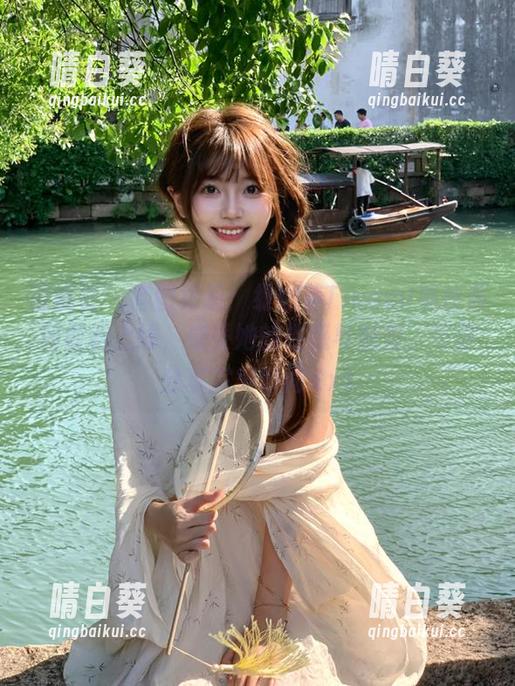 蜜桃社 - 套图更新：缇娜美Tinami黑丝系列最新上线，感受她的性感与魅力，与你分享完美瞬间.txt