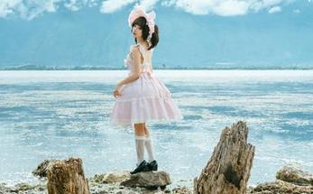 精选美图：蠢沫沫仆-女仆展现梦幻世界中的迷人与娇艳.txt