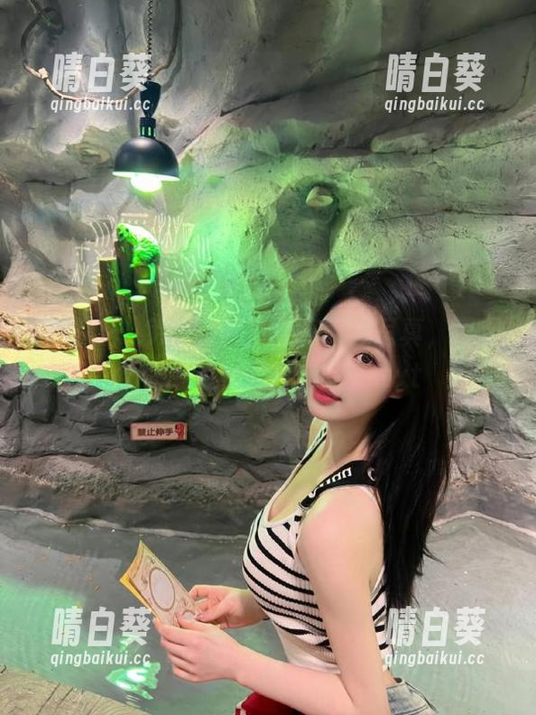 袜啵啵 - 免费欣赏小沫高跟鞋写真，尽显女性气质与时尚魅力！.txt