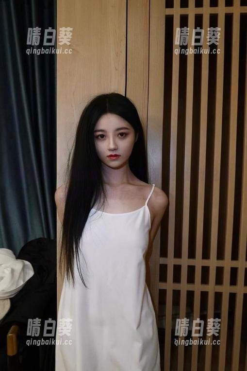 袜啵啵 - 小淳体操服私拍图包：运动之美与少女心的完美融合.txt