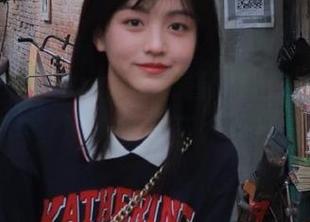 语画界 – Cherry樱桃酱的纯白写真全集：色彩与梦境交错的艺术表现形式.txt