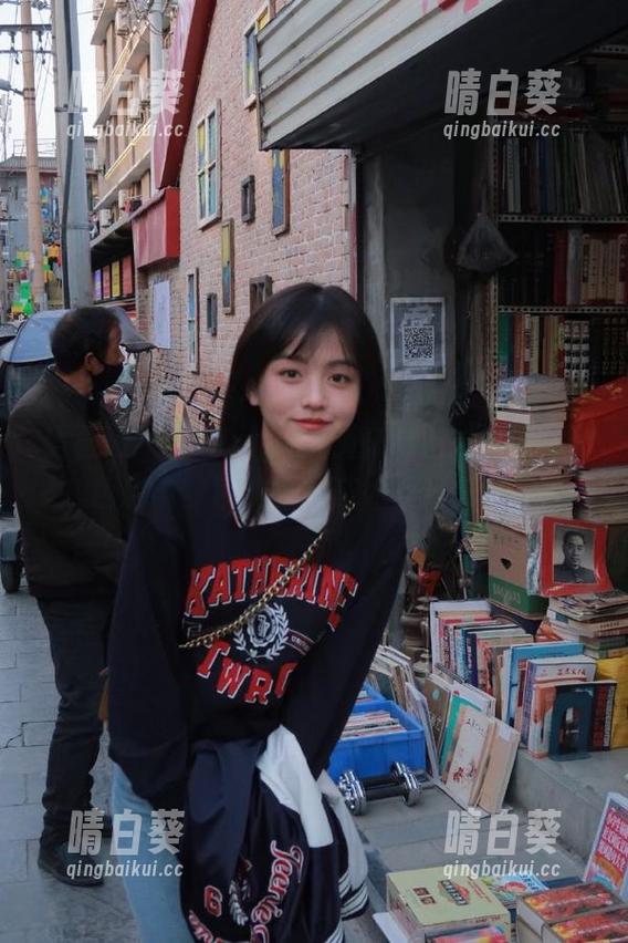 语画界 - Cherry樱桃酱的纯白写真全集：色彩与梦境交错的艺术表现形式.txt