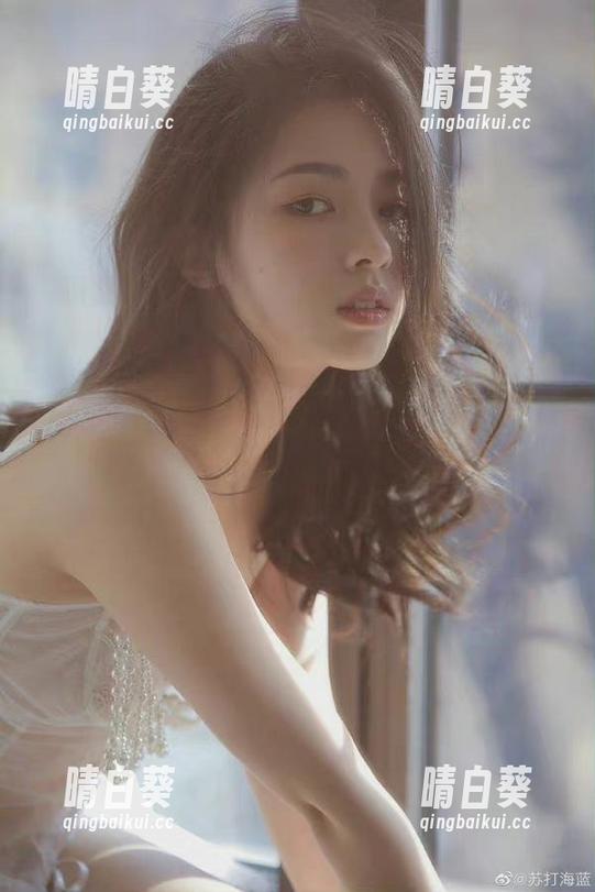 语画界 - 允儿Claire夏天写真原图全集：感受每一缕阳光下的少女心跳，尽情享受夏日时光.txt