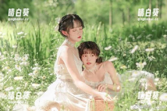 语画界 - 潘朵拉Laa全新更新作品：她的美腿如何颠覆传统审美，点亮每一个瞬间！.txt