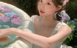 语画界 – 感受言沫在线的黑丝职场秘书OL写真，职场与时尚的美丽交汇点.txt