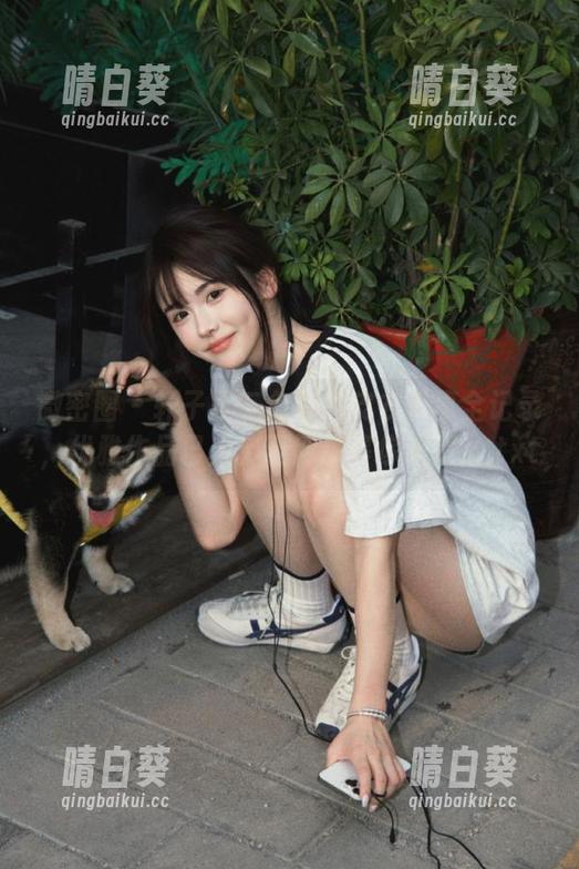 微密圈 - 轩子巨二兔最新皮衣写真全记录，优雅作品已上传至网盘等你来取！.txt