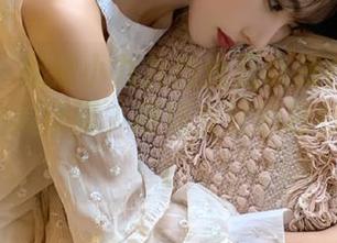 微密圈 – 软妹小九九肉丝蓝高跟在高清图库中的完美演绎，展现女性的独特韵味.txt