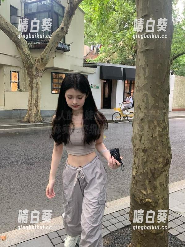 微密圈 - 迷人的五姨太全集来袭！走进自嘲与人体美学交织的作品世界.txt