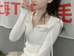 微密圈 – 随着迷人的五姨太女王的高清写真资源起舞，感受她的优雅与自信！.txt