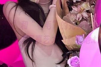 “逐月Su”和“卷毛”的完美结合，原图带你走进写真艺术的新天地.txt