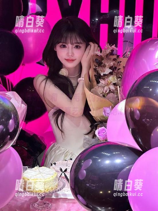 “逐月Su”和“卷毛”的完美结合，原图带你走进写真艺术的新天地.txt