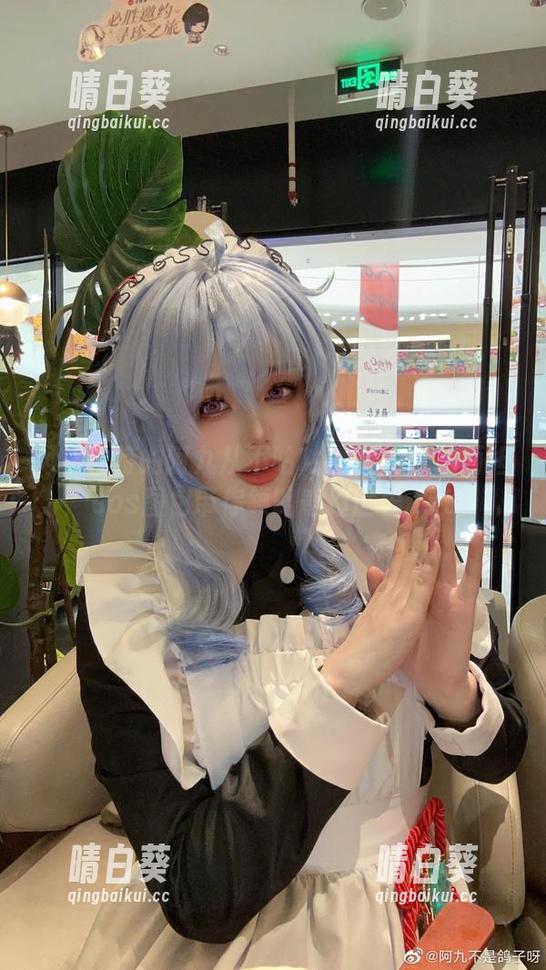 风格独特的阿九从不咕咕(九言)：纳西妲cos图包带你领略奇幻世界.txt