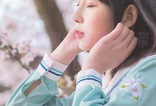白裙如梦：雯粥粥i图集精选，带你进入她的梦幻世界.txt