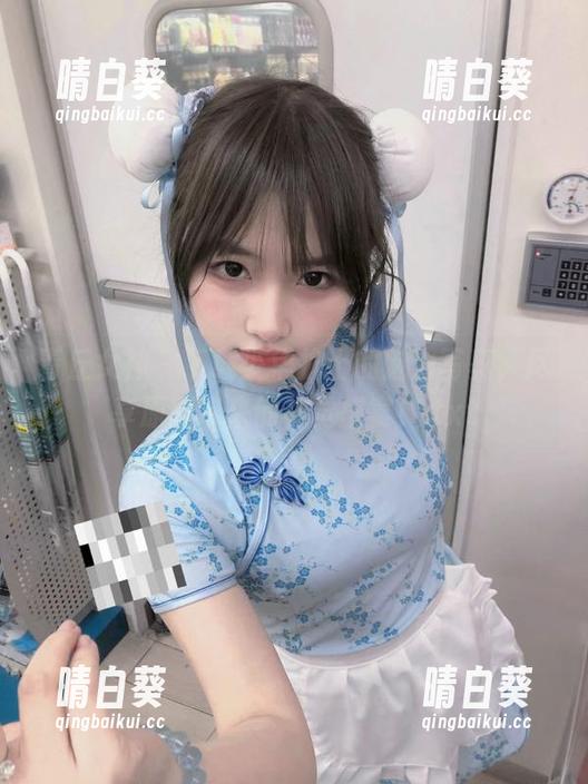 青丘女神 - 下载少华护士的魅力写真，尽享原图带来的视觉盛宴！.txt