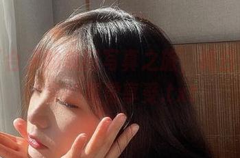 青水百合子的美图写真之旅，纯白色调带来的视觉享受.txt