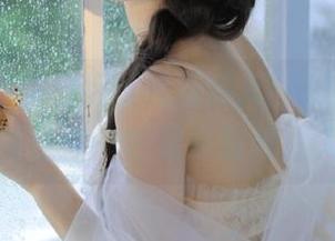 青豆客 – 挑战视觉极限的AZHUA短裤，全套写真让你一秒变身时尚达人！.txt