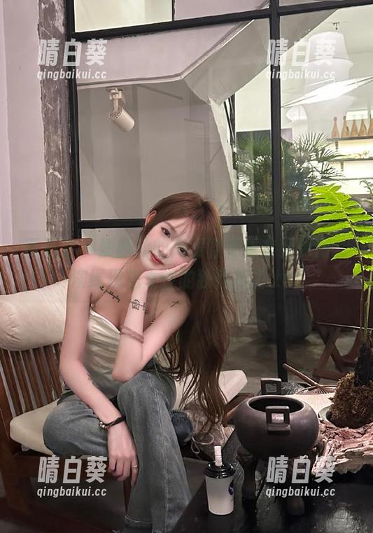 青豆客 - 婕西儿的高跟鞋专属套图更新，演绎现代女性的独特魅力.txt