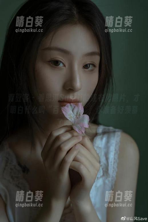 青豆客 - 看思淇Sukiii的连衣裙照片，才明白什么叫“百变女神”，你准备好羡慕了吗？.txt