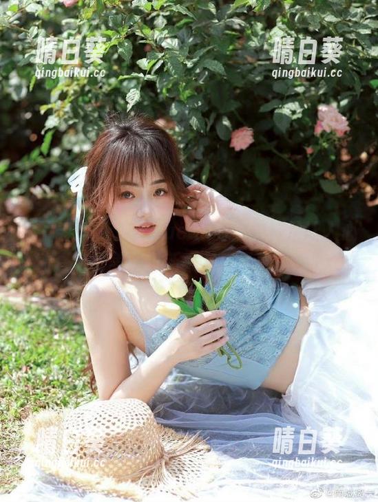 青豆客 - 王婉悠Queen的自拍真是让人心动，这轮美图更新太有惊喜感了！.txt
