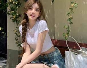 青豆客 – 尽览颜美汐千姿百态，礼服写真图册帮你找到心中女神.txt