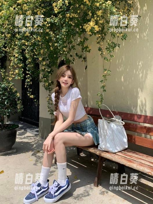 青豆客 - 尽览颜美汐千姿百态，礼服写真图册帮你找到心中女神.txt