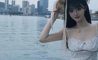 青豆客 – 黄歆苑chobits献上魅惑肉丝写真套图，让你沉醉在她的每一个优雅瞬间.txt