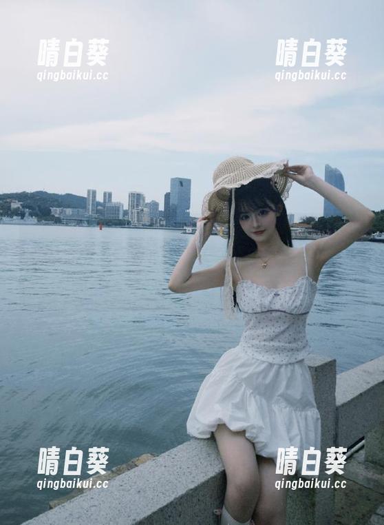 青豆客 - 黄歆苑chobits献上魅惑肉丝写真套图，让你沉醉在她的每一个优雅瞬间.txt