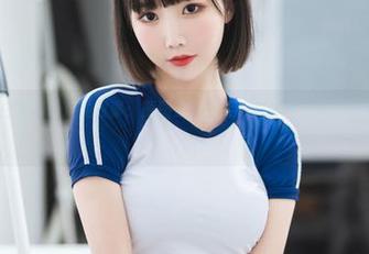 面饼仙儿黑白写真背后的故事：原图更新，笑声与艺术交织的奇妙瞬间！.txt