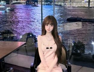 风之领域热销合集：粉红毛衣配白网袜的时尚写真，下载链接火热开放中！.txt